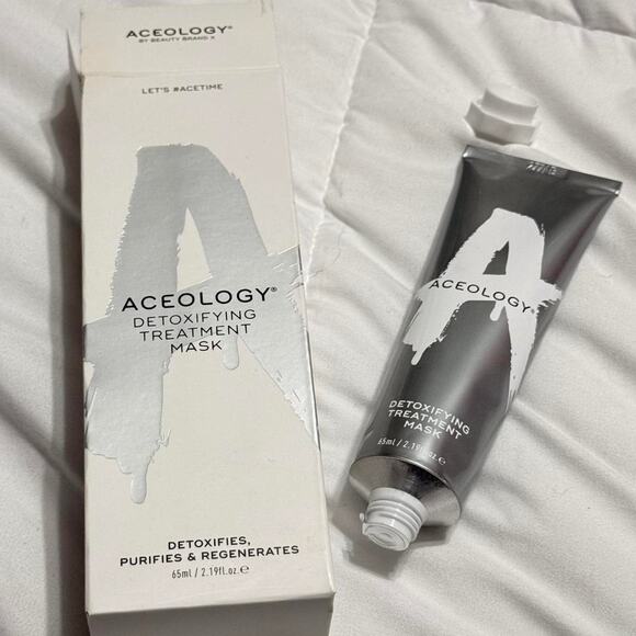 Aceology Detoxifying Treatment Mask – Full Size (65ml / 2.19 fl oz) - Picture 2 of 8